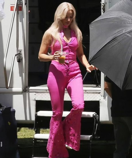 Margot Robbie model hd archive