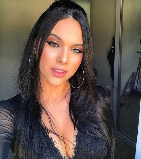 Emily Garcia pornstar erotic img