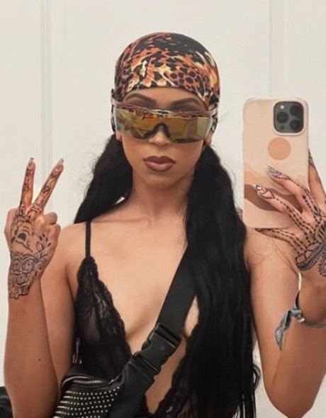 Liza Koshy naked actress picture