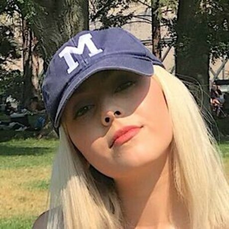 Marthacrdns model adult pictures