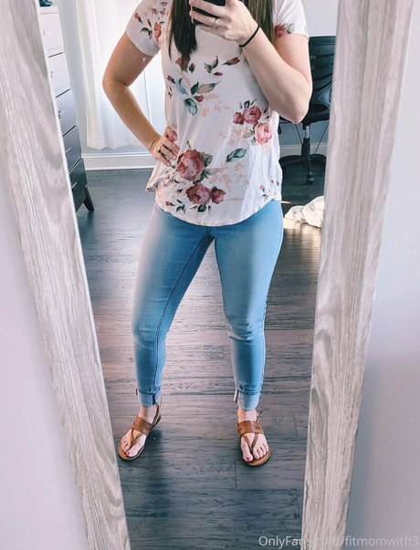 fitmomwith3 porn star image