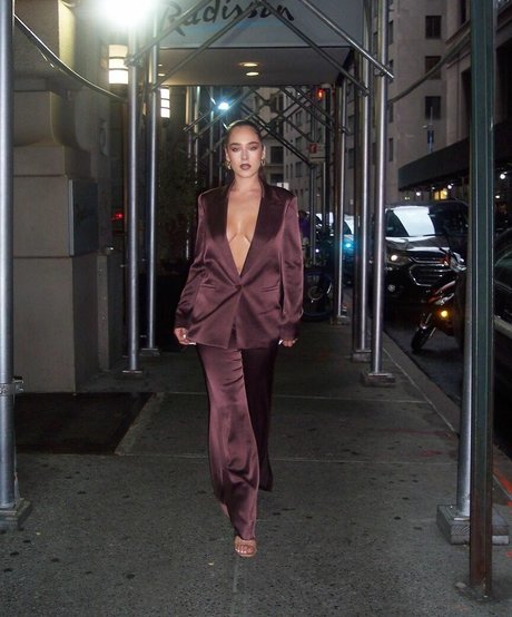 maetasworld nudes actress galleries