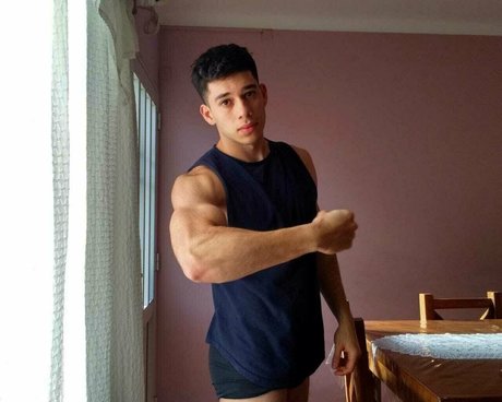 maxkingfree model pretty images