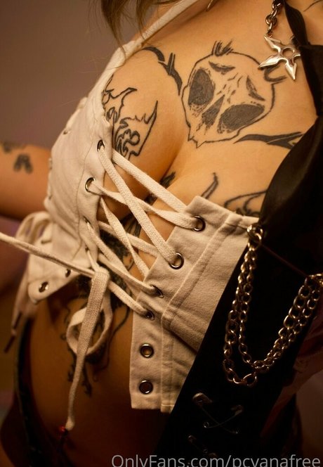 elfsandi nude pornstar photo