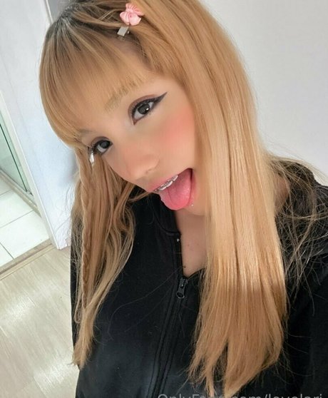 LoveLari pornstar nude img