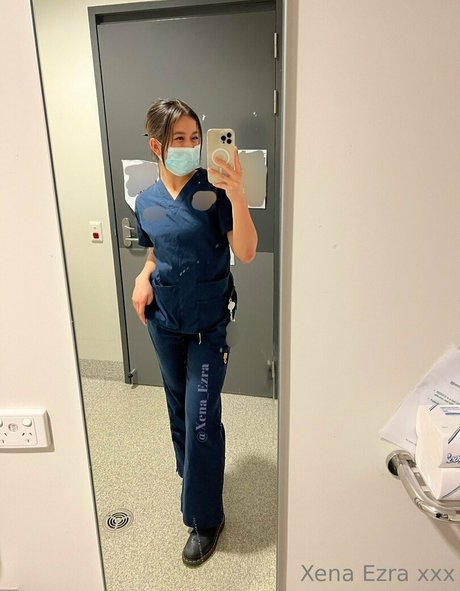 xena ezra star adult photo