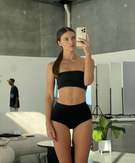 Julia Edwards star sexy picture