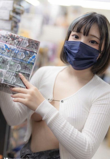 Zell Ching model pretty images