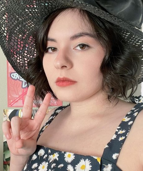 MegaMoeka model adult images