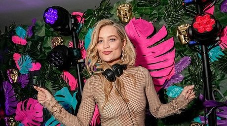 Laura Whitmore model pretty pic