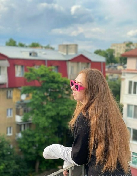 aerin emerald perfect actress image