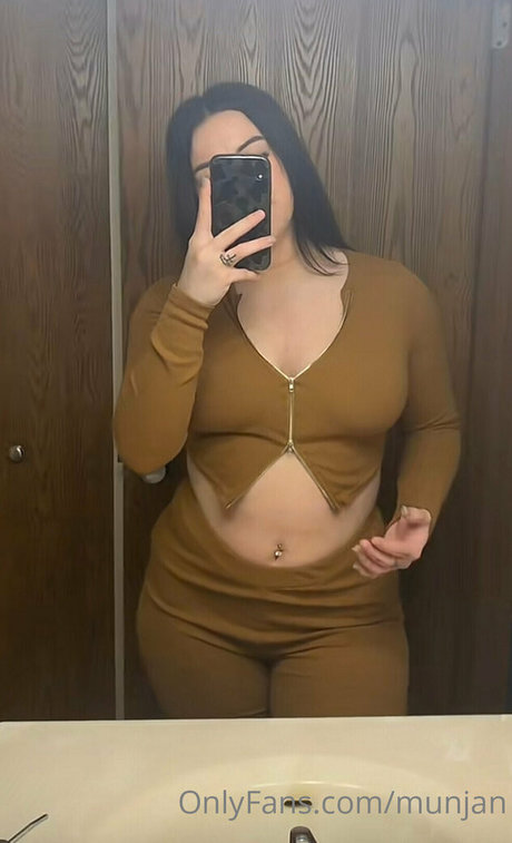 munjan naked star gallery