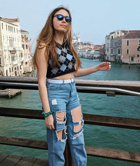 Ashton Matthews nude actress picture