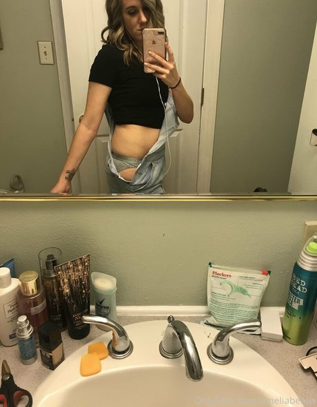 ameliabeaux sexy actress image