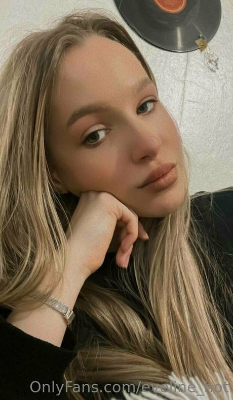 eveline hot naked actress images