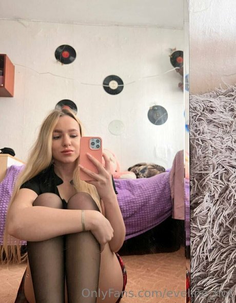 eveline hot erotic actress pictures