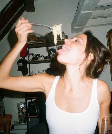 Francesca Pey hot actress photos