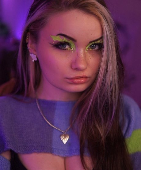 Proxyfox model erotic picture