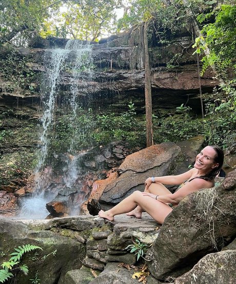 Regina Volpato pretty model archive