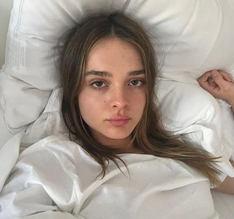 Charlotte Lawrence sexy model photo