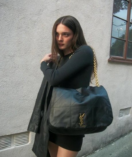 Charlotte Lawrence star hot images