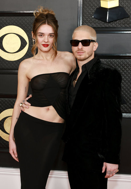 Charlotte Lawrence model high quality img