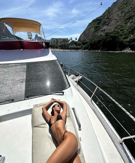 Gabriela Versiani star hd image