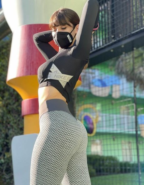 icata nudes model pic