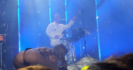 Tove Lo model art gallery