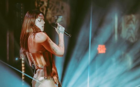 Tove Lo model erotic picture