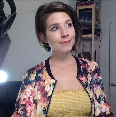 Soe Gschwind model sex picture