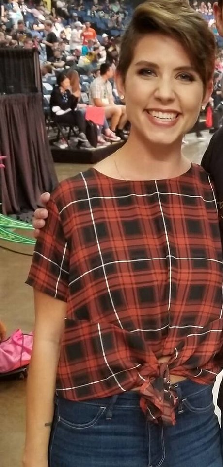 Soe Gschwind adult model pics