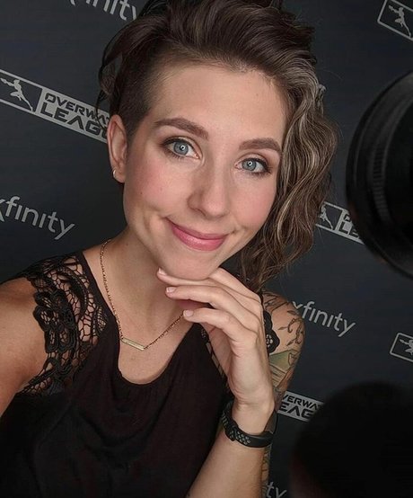 Soe Gschwind nice pornstar images