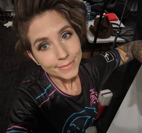 Soe Gschwind xxx model gallery