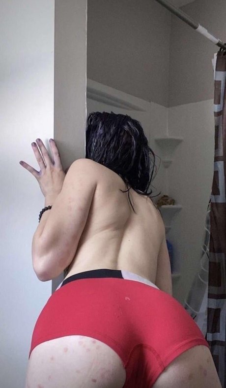 Radianttoilet nude model pictures