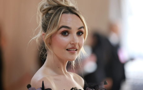 Chloe Fineman erotic star galleries