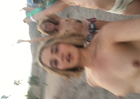 Chloe Fineman naked model photos