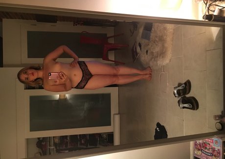 Chloe Fineman star exclusive gallery