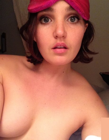 Chloe Fineman top model image