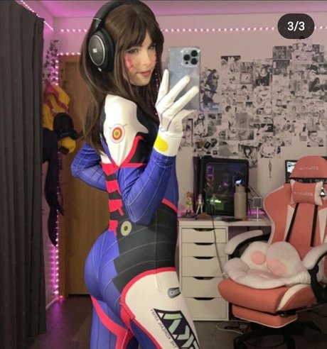 Emma kat 22 star nude pic