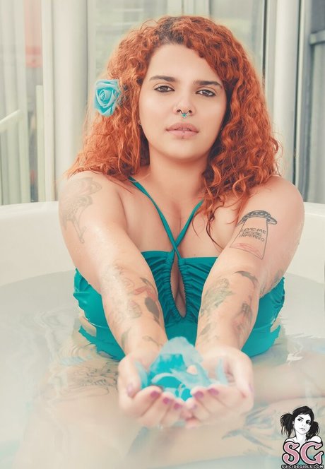 Kawrawr star naked photo