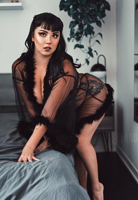 Suki Jade art model pictures