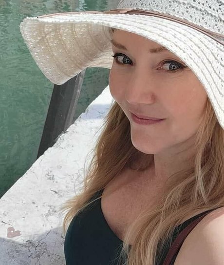 Crystal Sunshine free pornstar photo