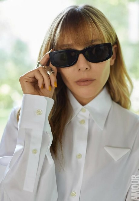 Elizabeth Olsen pornstar top pictures