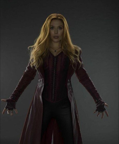 Elizabeth Olsen star nudes pictures