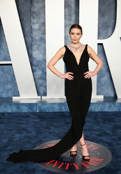 Elizabeth Olsen star perfect pic