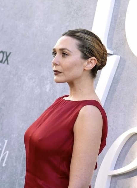 Elizabeth Olsen model adult photos