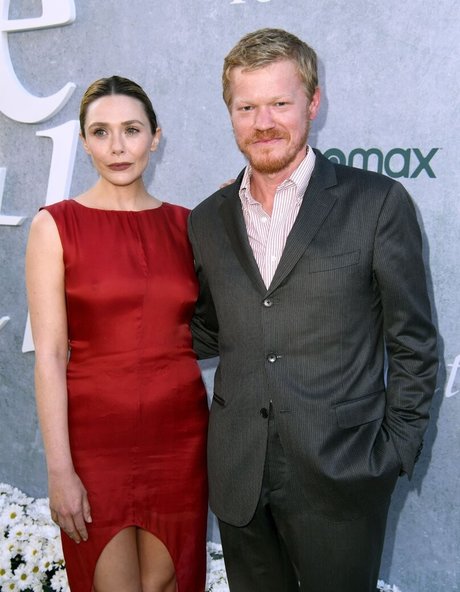 Elizabeth Olsen star art photos