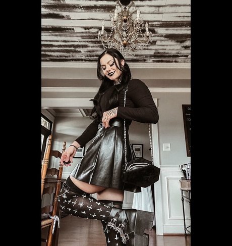 yourfavlittledemon sexy model photos