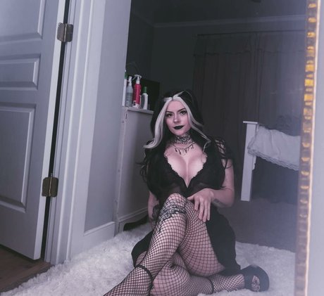 yourfavlittledemon model nude pics